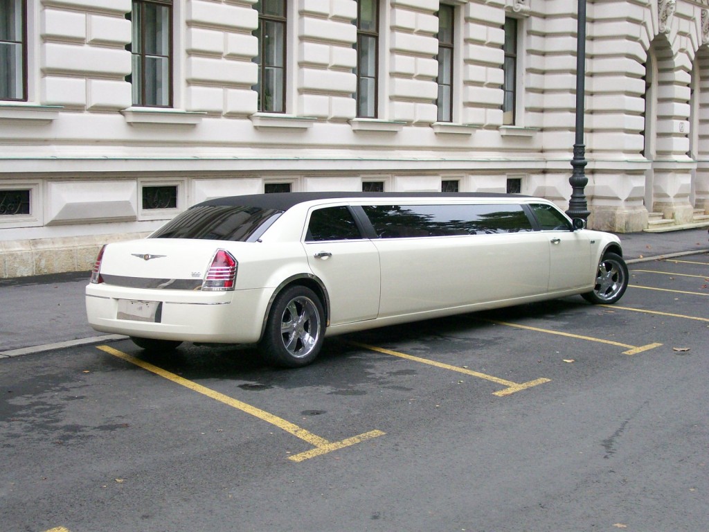 stretch_limousine